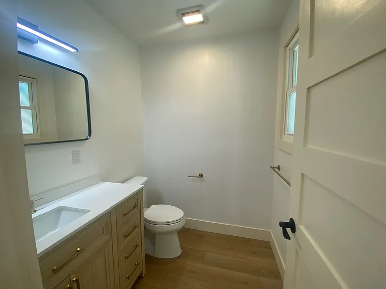 Powder room/half bath