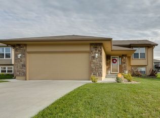 7039 SW 18th St, Topeka, KS 66615