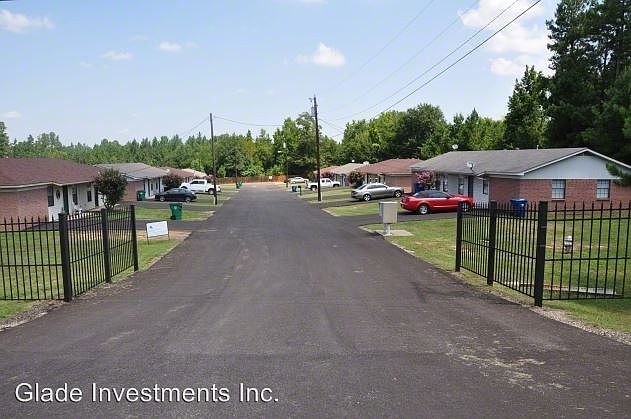 1st image of 107 Willow Creek Cir