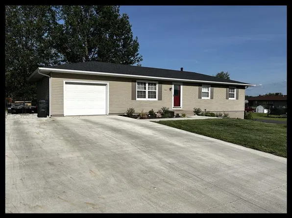 1202 Hawthorn Dr, Macon, MO 63552