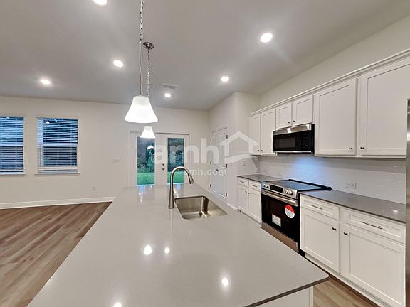 3rd image of 27090 Saint Andrews Ave