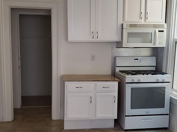 2nd image of 3156-3158 24th St