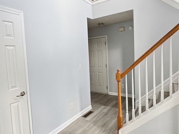 5th image of 326 Canterbury Place Dr