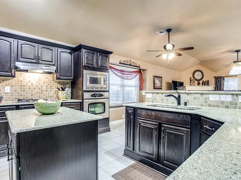 2318 Sparrow Dr — Photo 7