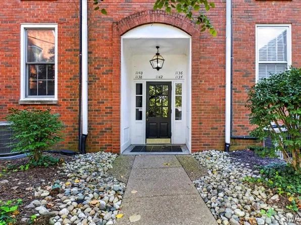 1138 S Mason Rd, Saint Louis, MO 63131