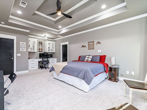 5th image of 6109 Lois Ln