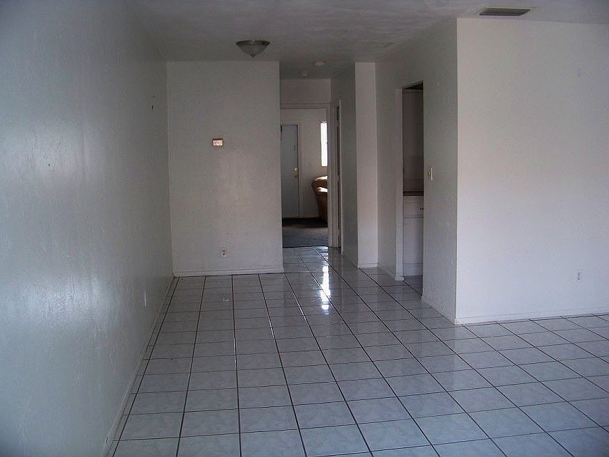 2nd image of 720 NE 46th Ct APT 3