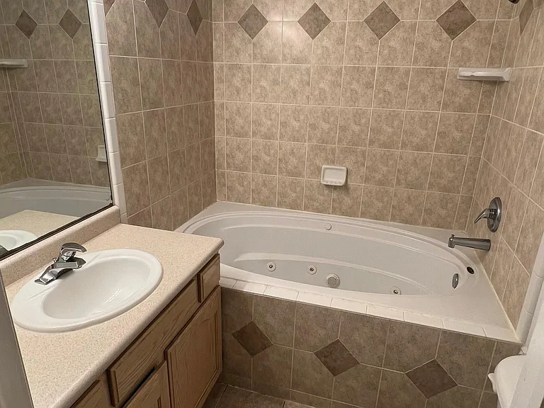 149 E Glover Ln — Photo 9