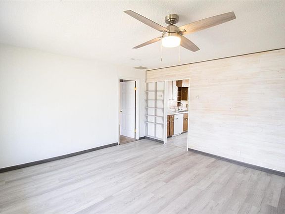 4th image of 1832 Ferguson Ave