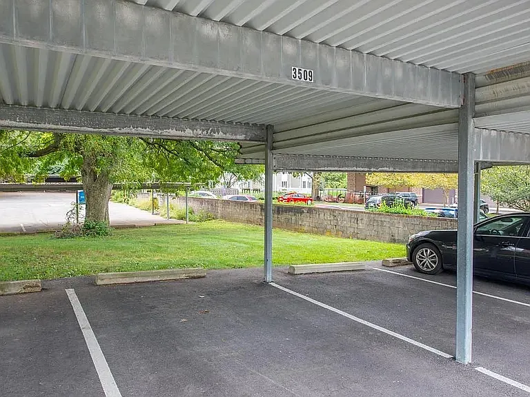 2 bed, 1.5 bath, 1322 sqft, $2,200 — Photo 3