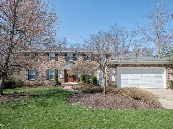 14018 Pine Lakes Dr, Strongsville, OH 44136