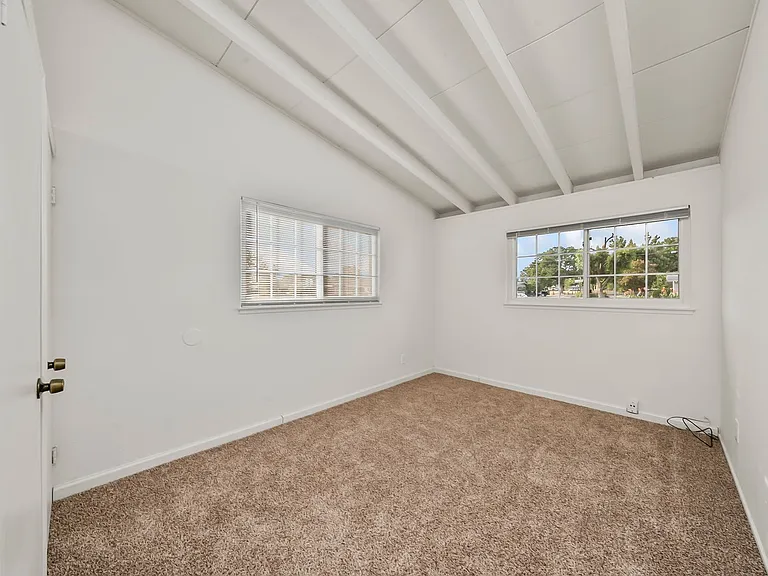6436 Thomas Dr — Photo 10