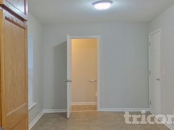 4th image of 76 Springway Dr