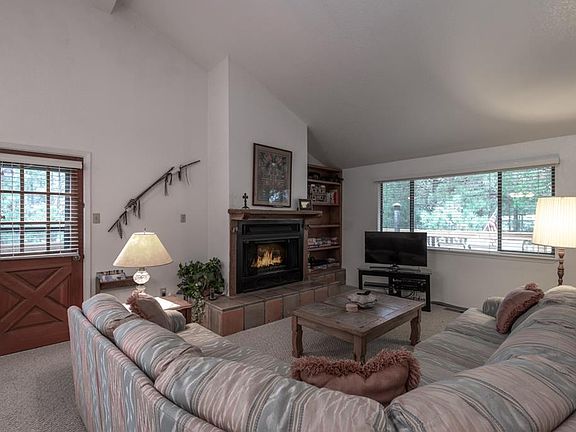 2nd image of 104 Pinehaven Ct