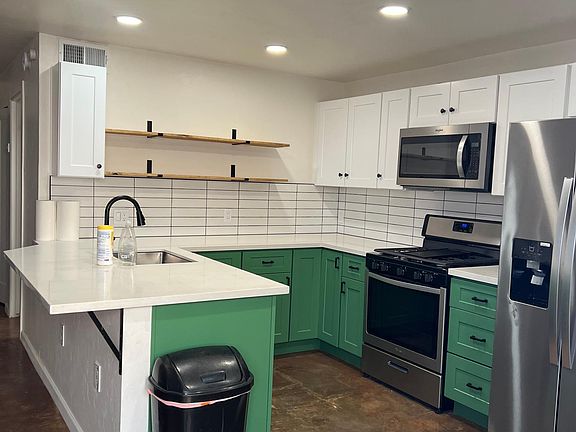 3rd image of 1152 E Winnie Pl