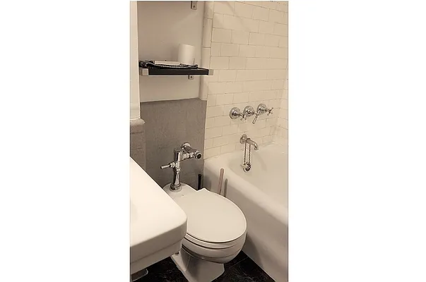 Rented by City Connections Realty | media 6