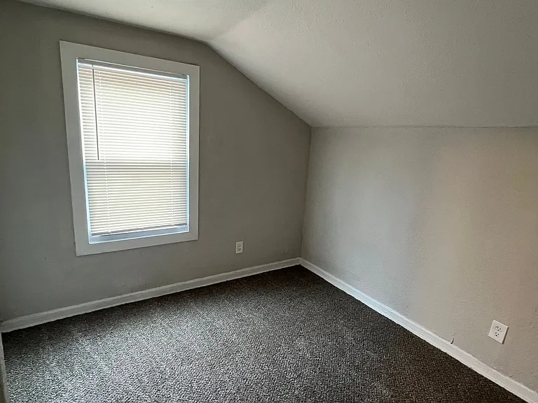 2855 Van Brunt Blvd — Photo 8