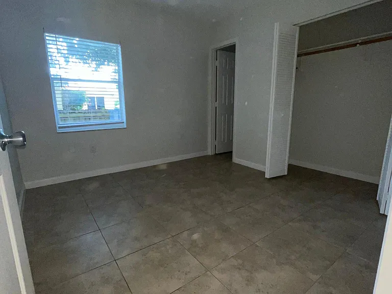 1920 SW 24th St #1 — Photo 4