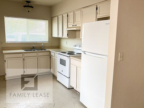4th image of 4051 E Bellevue St