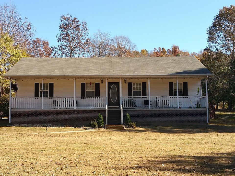 Country setting on 5.05 acre
