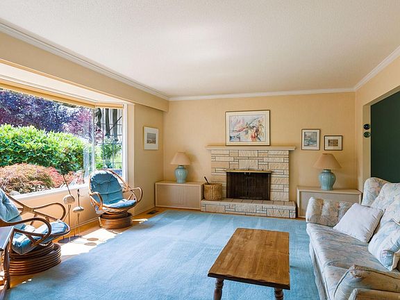 2nd image of 2045 San Rafael Cres