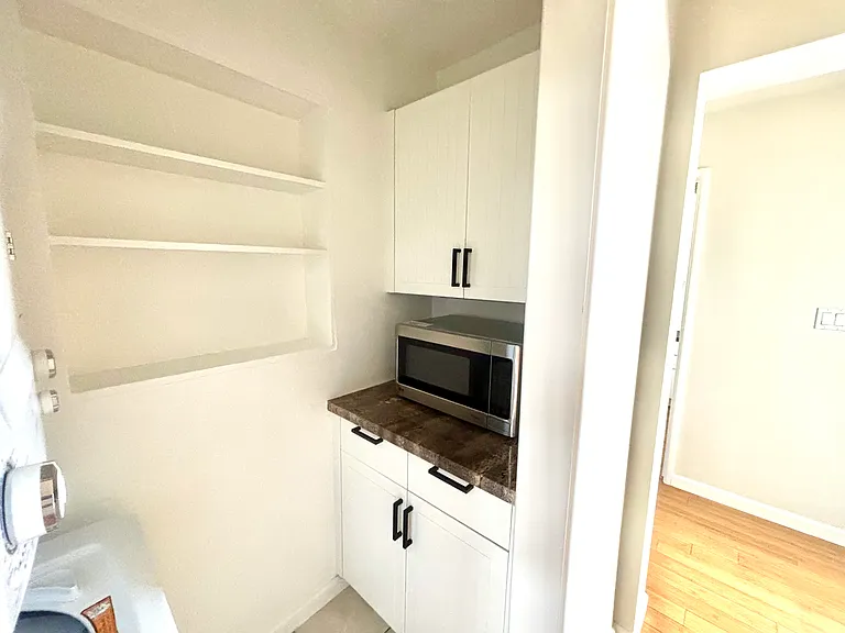 Microwave (In Laundry Nook)