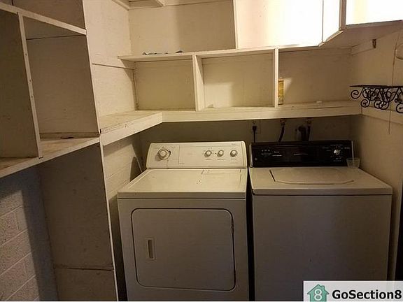 3rd image of 8039 N 32nd Ln