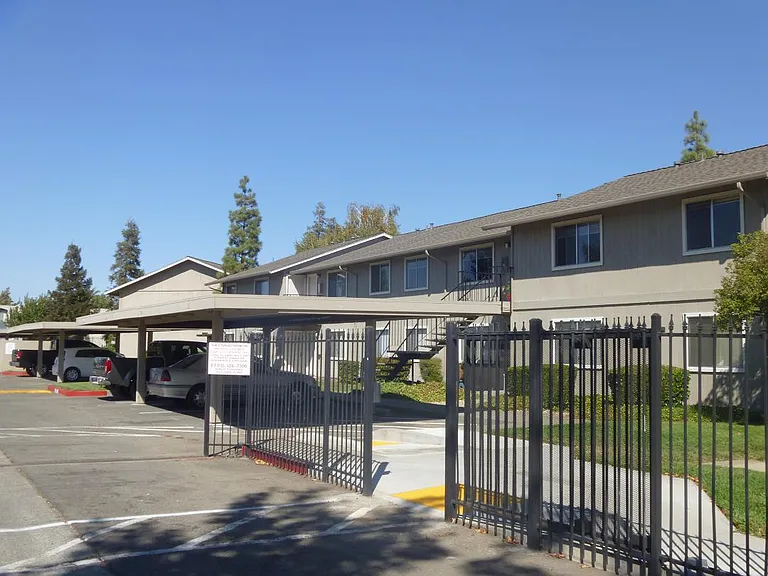 Birchwood Apartments — Photo 7