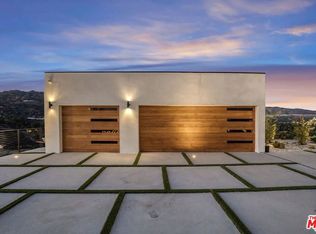 22570 S Summit Ridge Cir, Chatsworth, CA 91311