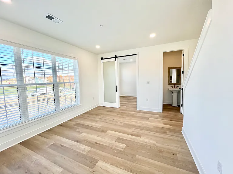 401 Cranford Way — Photo 7