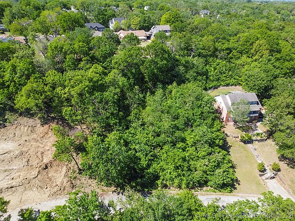 2nd image of Hickory Ln
