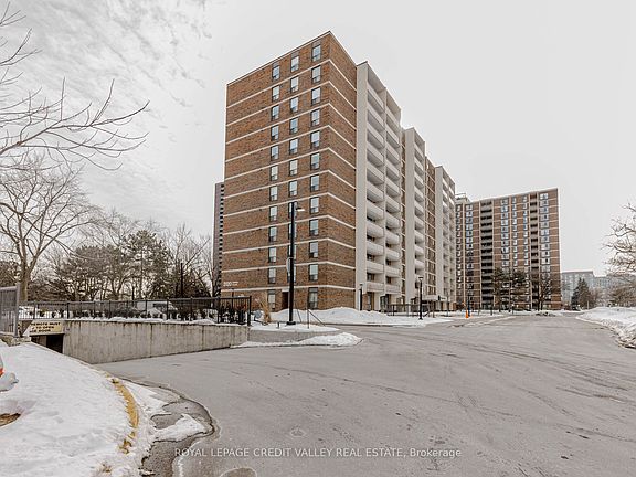 3rd image of 3120 Kirwin Ave #501