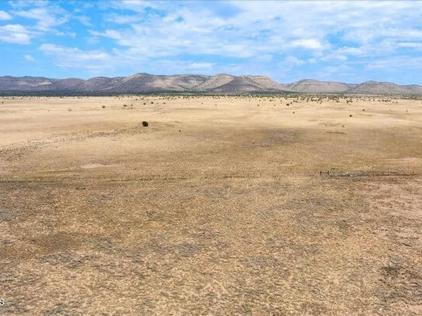 3341 W Limestone Dr, Paulden, AZ 86334
