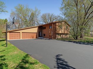 7028 Schuller Cir, Golden Valley, MN 55427