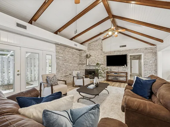 5302 Saxon Dr, Houston, TX 77092