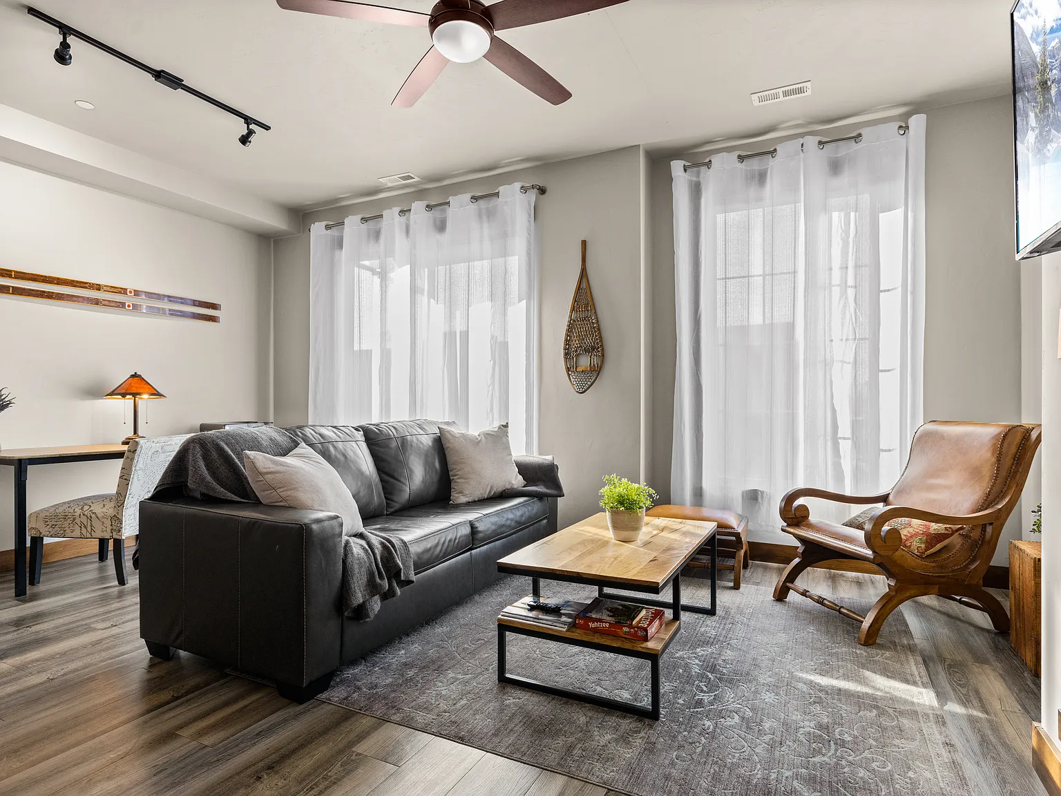2 bed, 1241 sqft, $2,400 — Photo 2