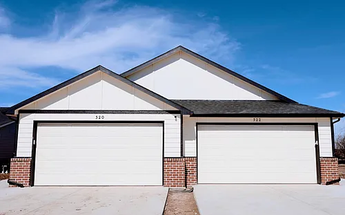 516 E Briarbrook Ln Photo 1