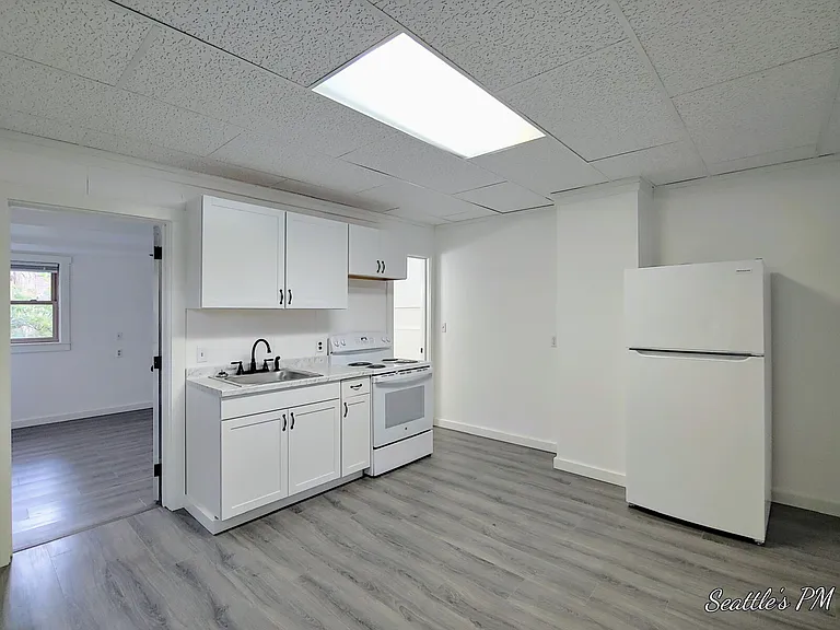 258 E Newton St #1 — Photo 5