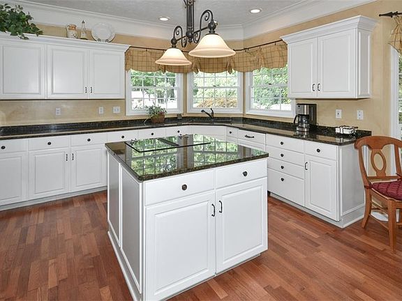 5th image of 2671 Broadmore Ln