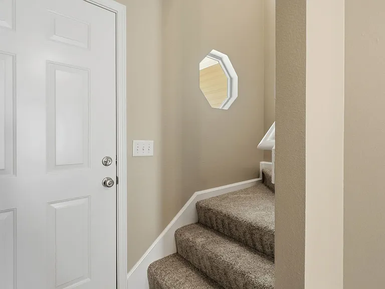 1014 Towne Park Dr — Photo 11