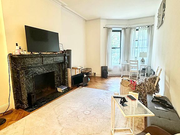 2nd image of 31 W 75th St APT 2A