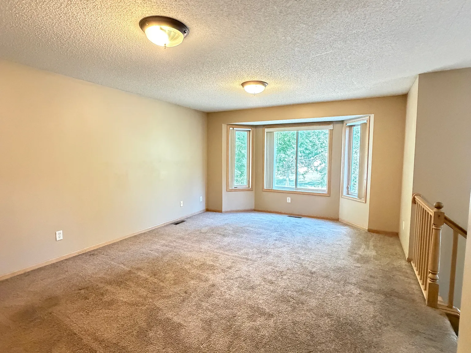 6 bed, 2100 sqft, $2,500 — Photo 2