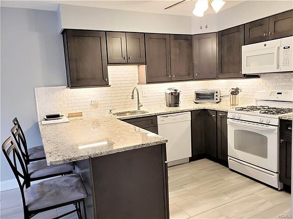 5th image of 26 E Heritage Dr