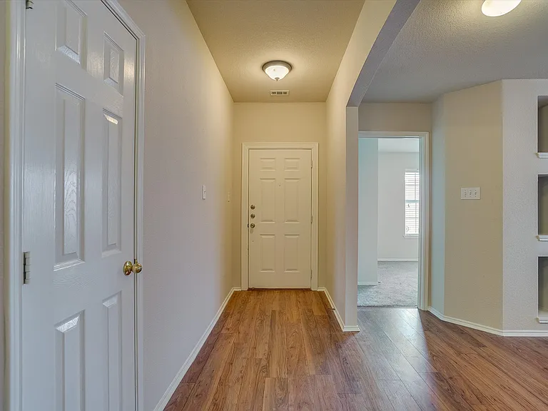 9804 Westmere Ln — Photo 5