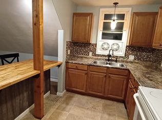 725 W Military Ave #4, Fremont, NE 68025