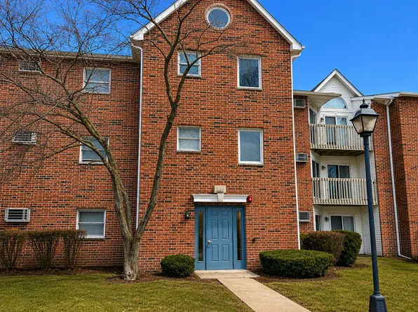 1343 Cunat Ct, Lake In The Hills, IL