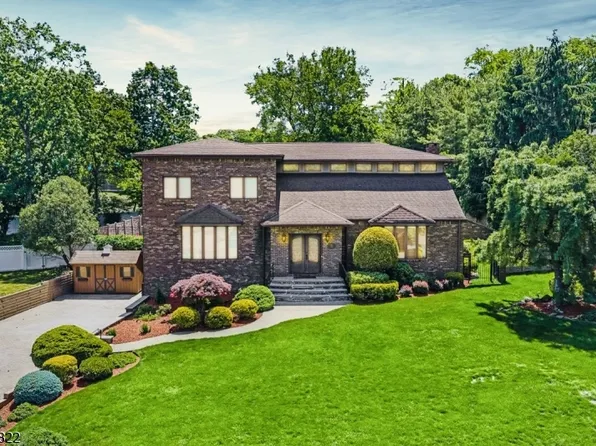31 Forest Hills Way, Cedar Grove Twp., NJ 07009