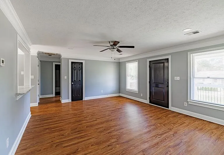 330 Monty Dr — Photo 8