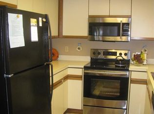 586 Meredith Ln, Cuyahoga Falls, OH 44223