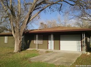421 W Runk St, Shiner, TX 77984
